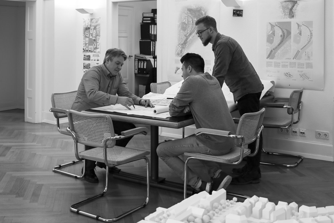 Büro - Team bei der Arbeit